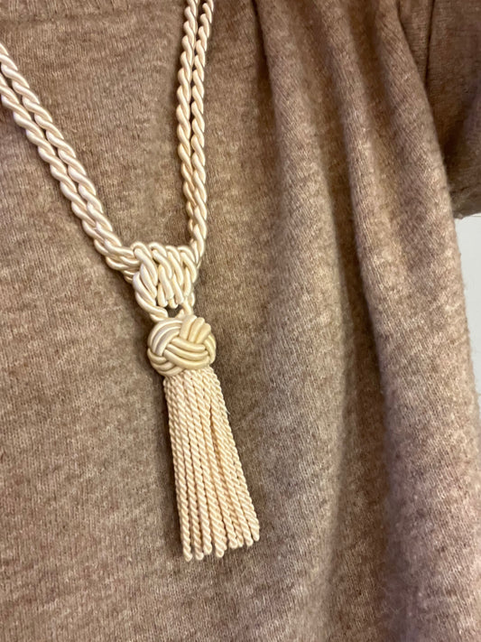 Halsband av gardintofs