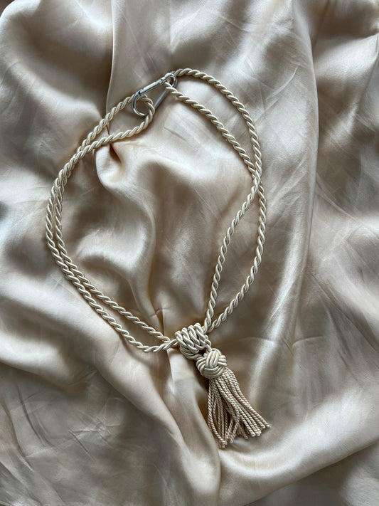 Halsband av gardintofs