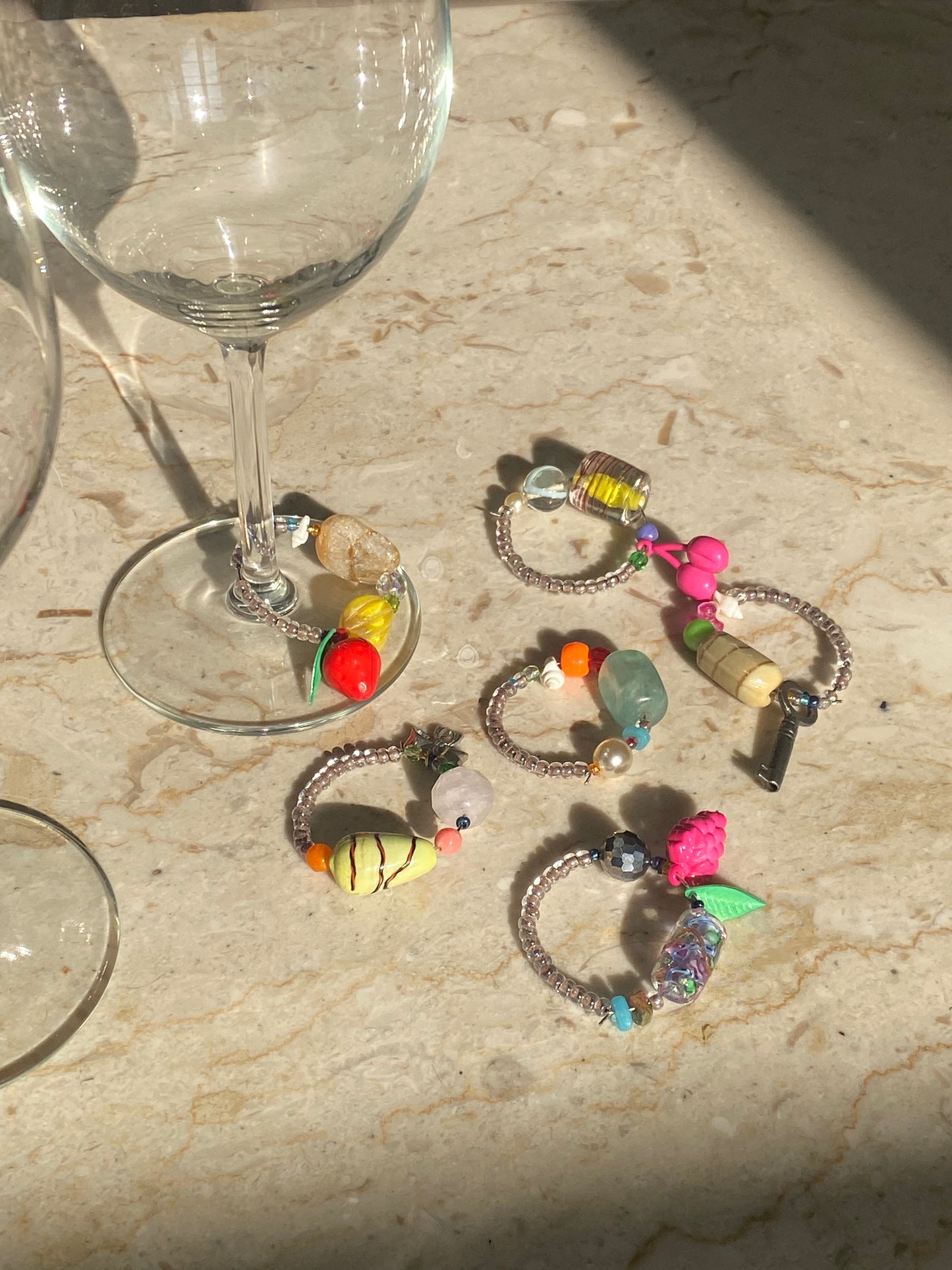 Smycken till glas på fot (6)